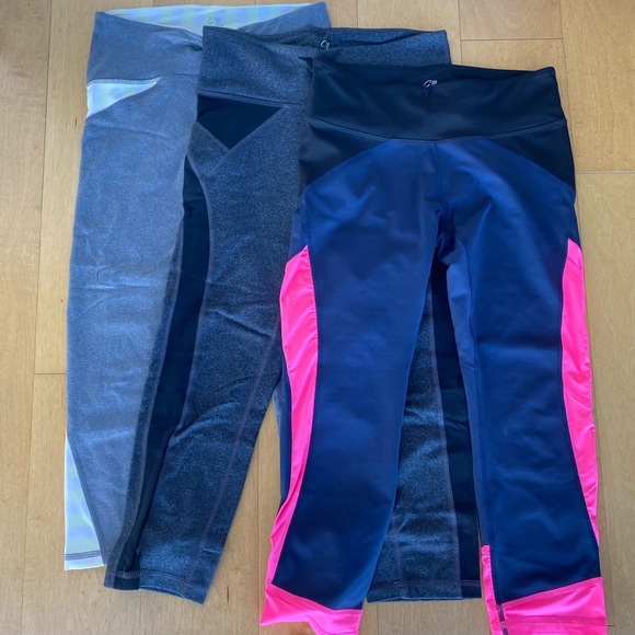5 Leggings bundle! Alo Yoga+ Ellie 2 long and 3 capri! Size Small - Picture 2 of 8